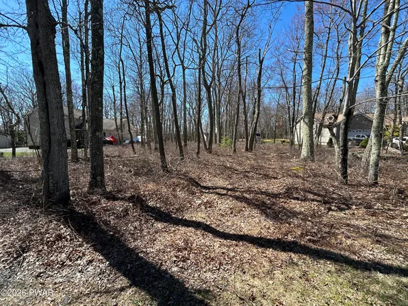 145 Maple Ridge Dr, Hawley, PA 18428