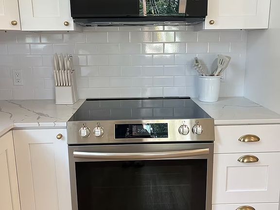 Full size glass cooktop range and over the range microwave.