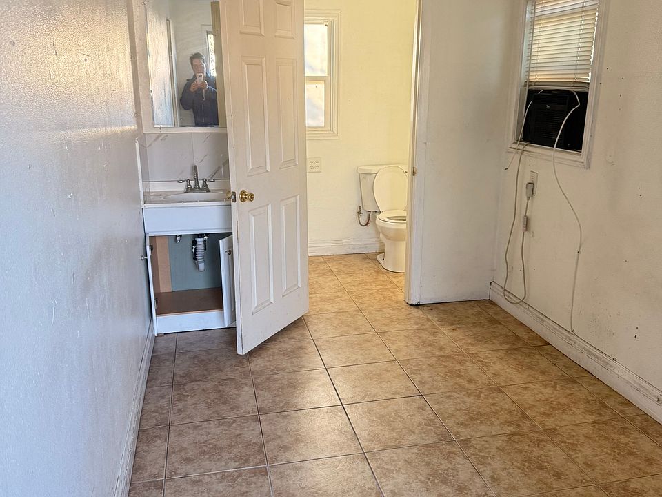2nd image of 3881 Eucalyptus Ave #C