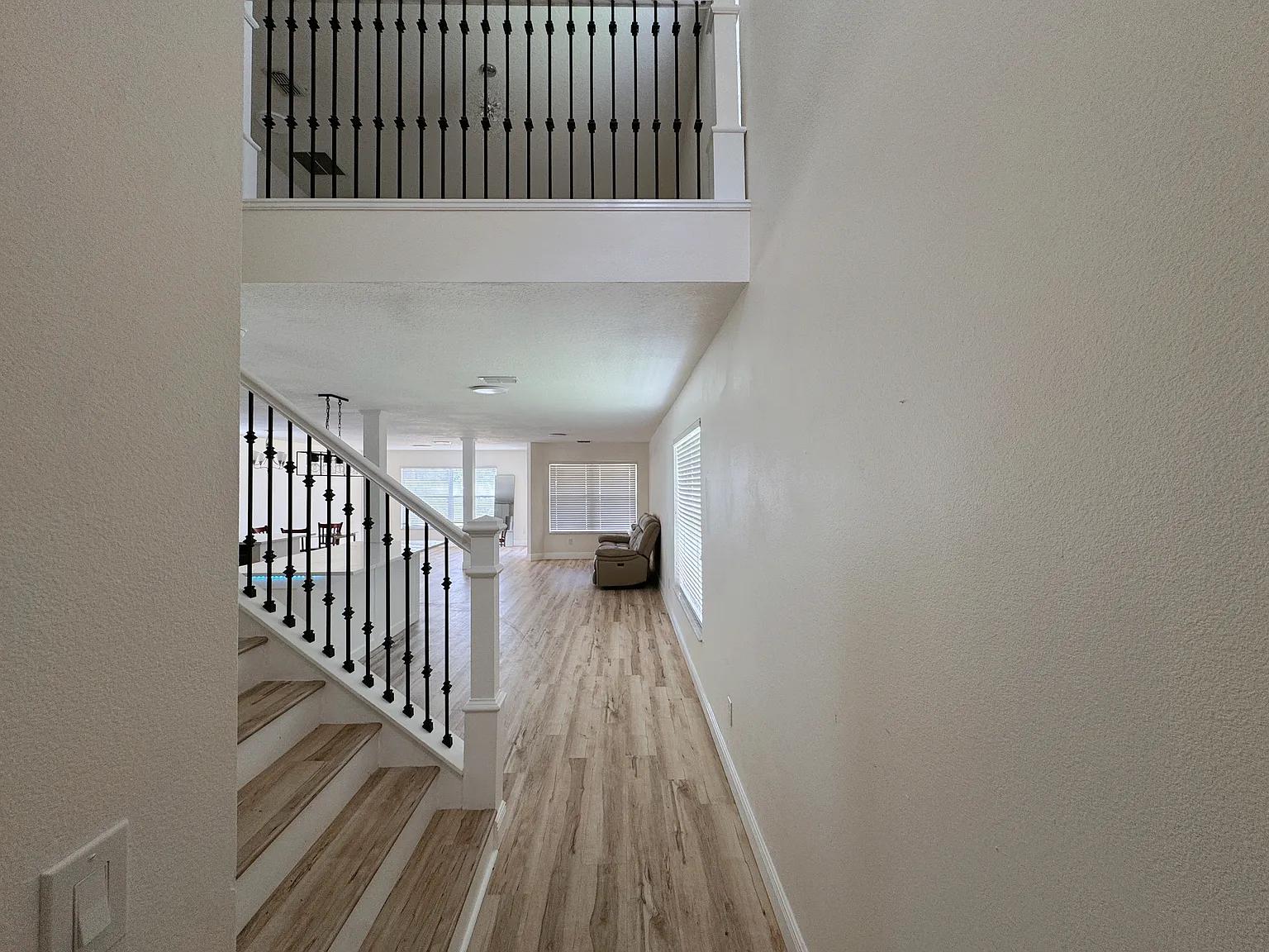 4 bed, 2.5 bath, 2404 sqft, $2,900 — Photo 3