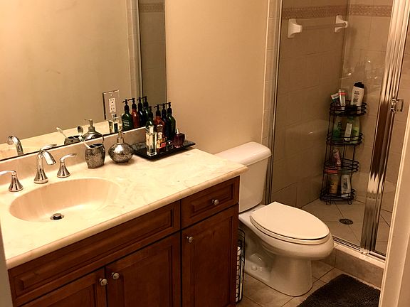 4th image of 411 SE 13th St