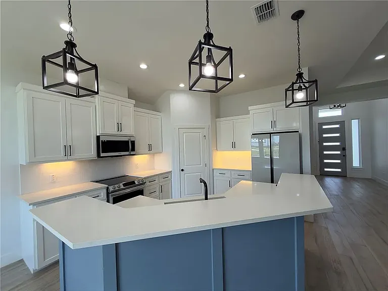 7721 Nadia Dr — Photo 6