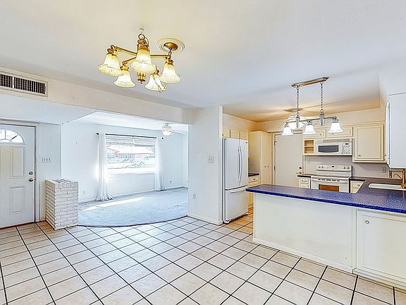 5th image of 2611 Beechwood St