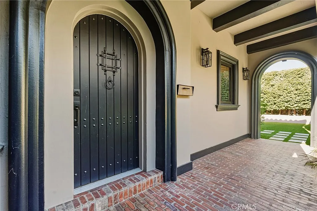6 bed, 4537 sqft, $19,500 — Photo 3