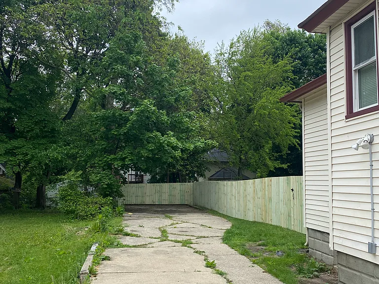 835 Bates St SE — Photo 18