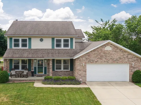 3003 Providence Dr, Bloomington, IL 61704