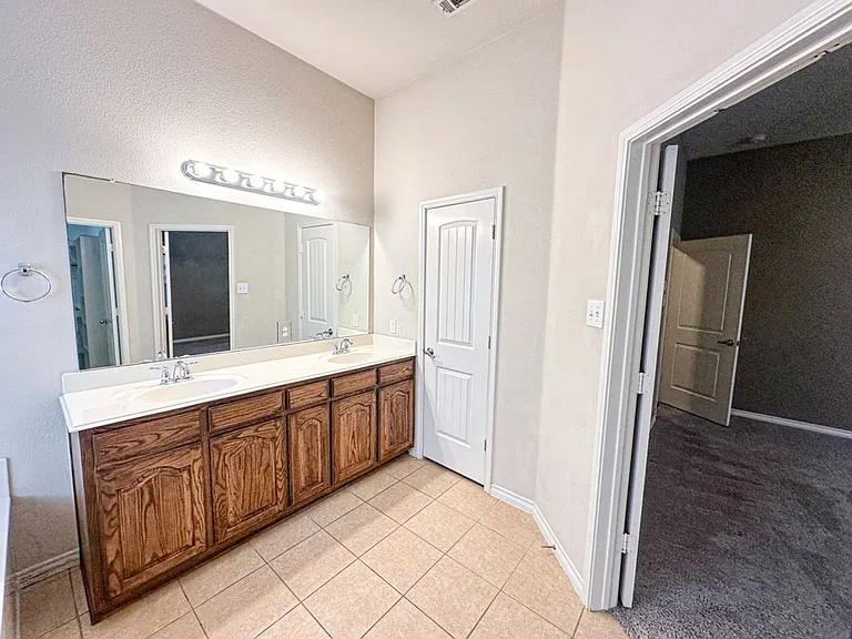 1715 Nestledown Dr — Photo 14