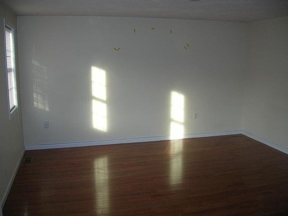 3rd image of 180 Daniels St