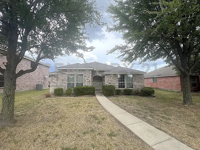 1616 Logan Dr — Photo 2