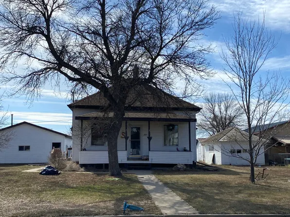 207 S 4th St, Glen Ullin, ND 58631