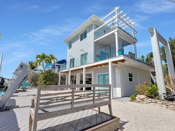 27372 W Indies Dr, Ramrod Key, FL 33042