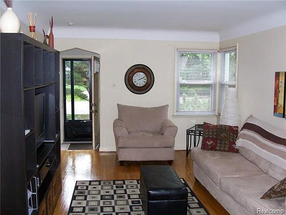 5th image of 22962 Cherry Hill St