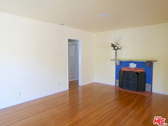 3rd image of 3271 Kelton Ave