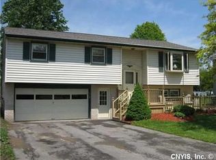 4757 Casimir Cir, Liverpool, NY 13088