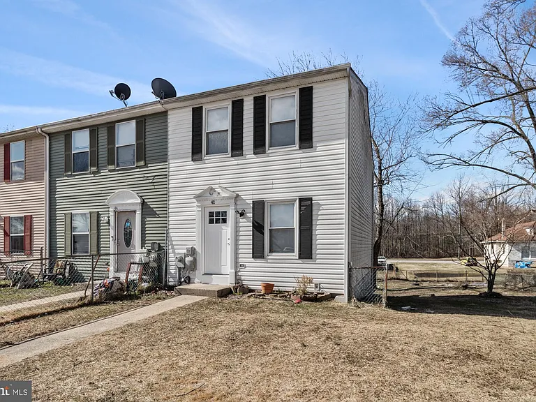 42 Holcumb Ct — Photo 1