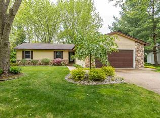 209 Meadow Ln, Midland, MI 48640