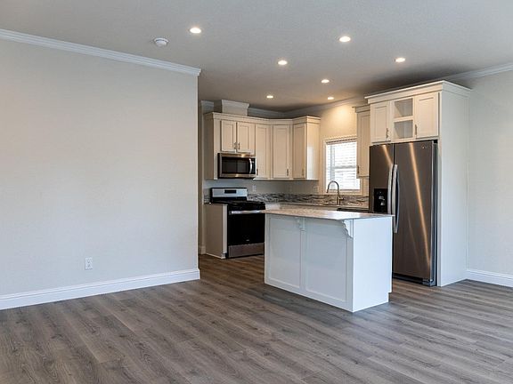 4th image of 524 Loma Verde Lane