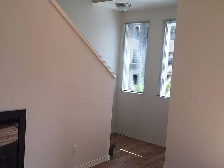 312 NE Monroe St — Photo 3