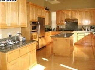 613 Via Rialto, Oakland, CA 94619