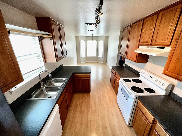 803 Sable Trail Ct — Photo 5