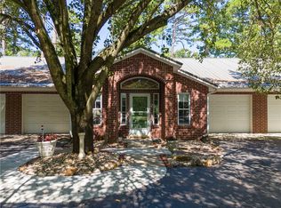 17 Pivot Rock Rd APT 2, Eureka Springs, AR 72632