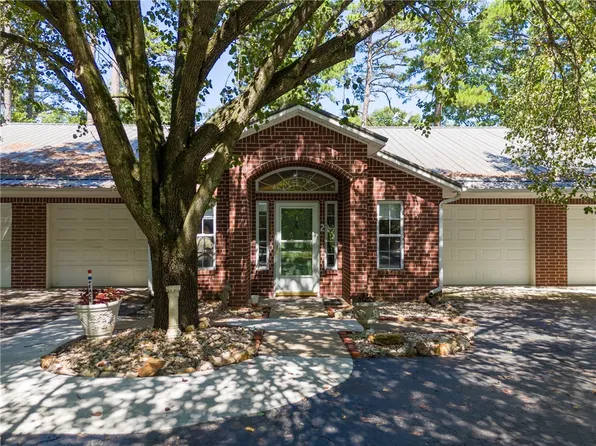 17 Pivot Rock Rd APT 2, Eureka Springs, AR 72632