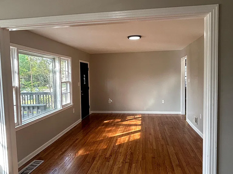 540 Camellia Rd — Photo 2