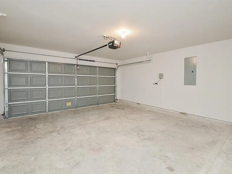 7402 Sunlit Harbor Dr — Photo 30