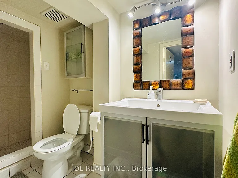 301 Old Orchard Grv — Photo 10