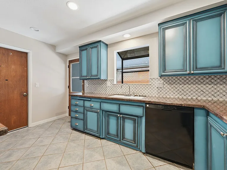 324 E Crystal Ave — Photo 8