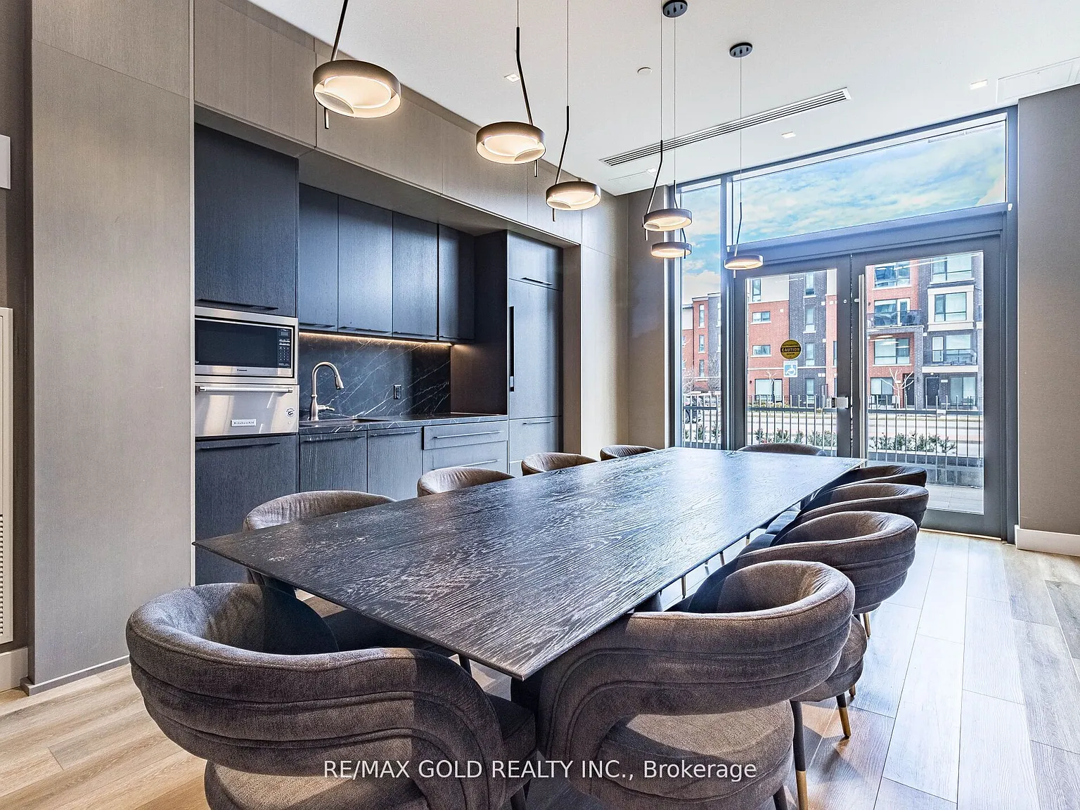 3 bed, $2,200 — Photo 4