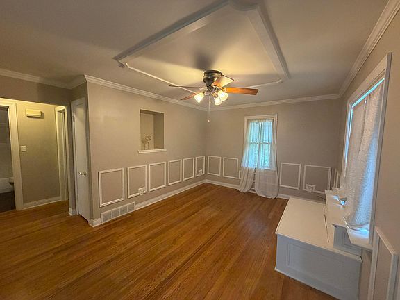 3rd image of 829 Goodwin Ave