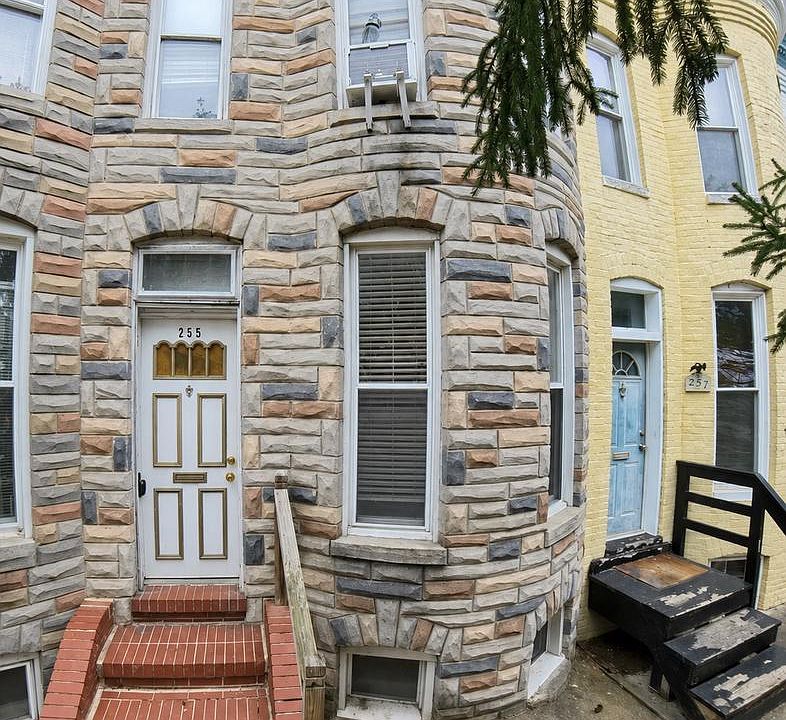 1st image of 255 W 31st St