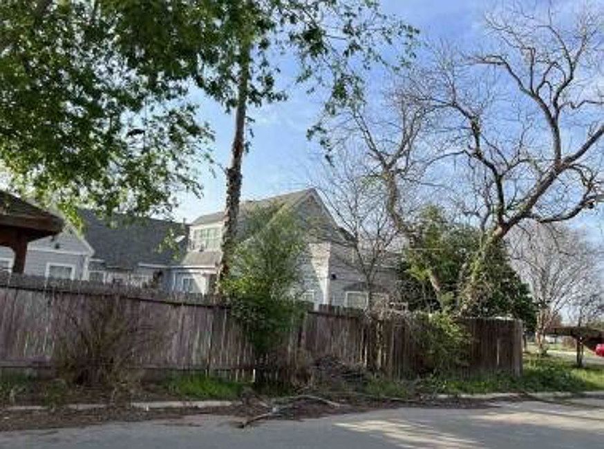 820 E Colorado St, Pearsall, TX 78061 MLS 0 Zillow