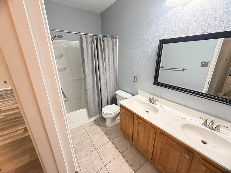 2905 Hudson Xing — Photo 12