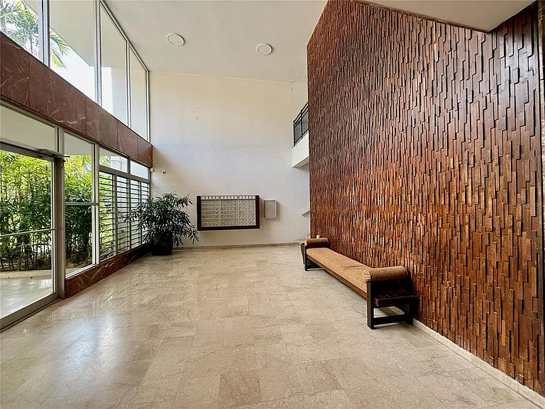 40 Calle 10 #7F — Photo 3