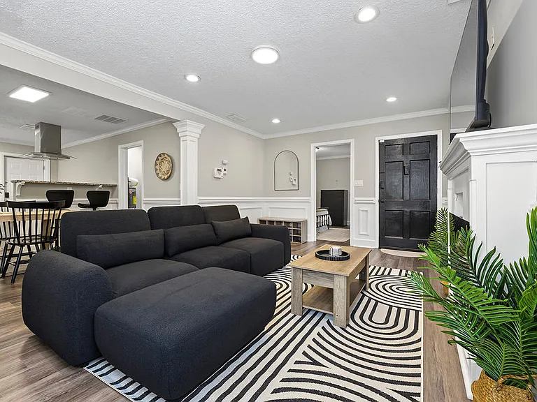 1391 Lorenzo Dr SW — Photo 2