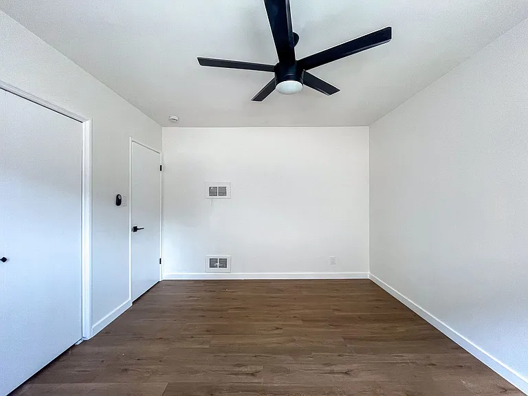 3814 S Bronson Ave — Photo 19