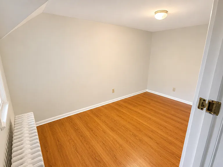 558 Eagle St #1 — Photo 14