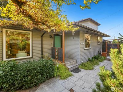 5137 SW Admiral Way, Seattle, WA, 98116