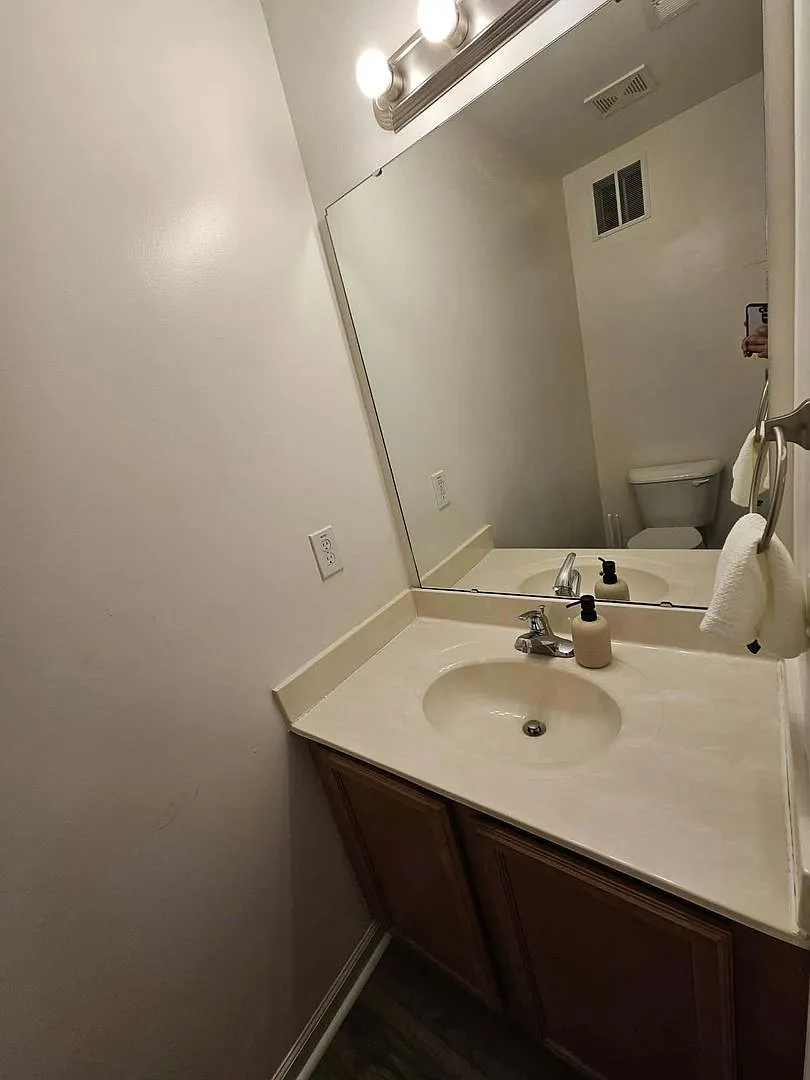 2 Bedroom Townhome Off Of Gum Branch Rd — Photo 4