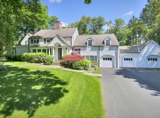 12 Upland Ln, Armonk, NY 10504