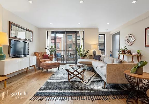 2nd image of 318 20th St #3B