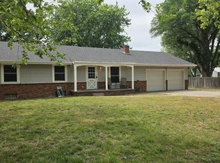 5821 Yucca Rd, Hutchinson, KS 67502