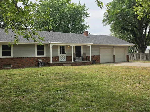 5821 Yucca Rd, Hutchinson, KS 67502