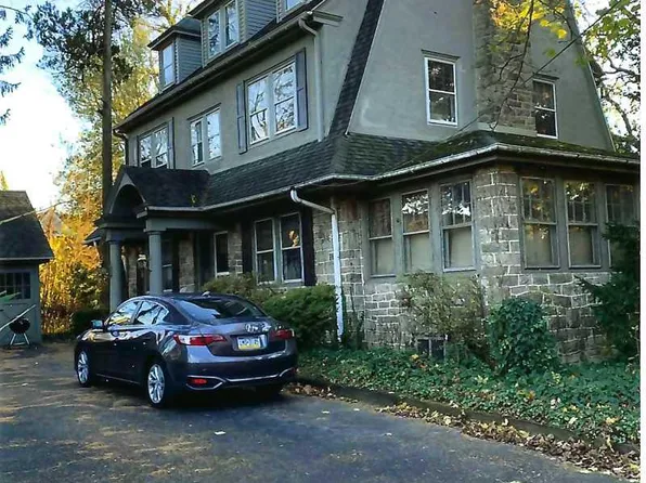 6 W Marshall Rd, Lansdowne, PA 19050