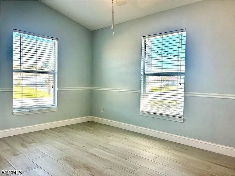 1203 SW 34th St — Photo 14