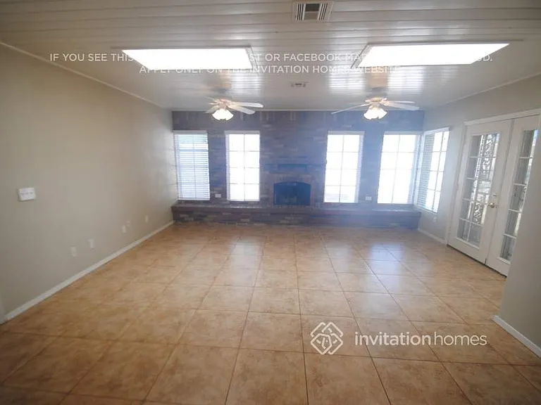 656 S Robin Ln — Photo 2