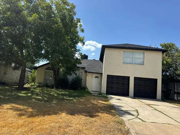 3325 Cathedral Dr, Grand Prairie, TX 75052