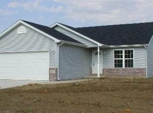 567 N Chicory Ln, Valparaiso, IN 46385
